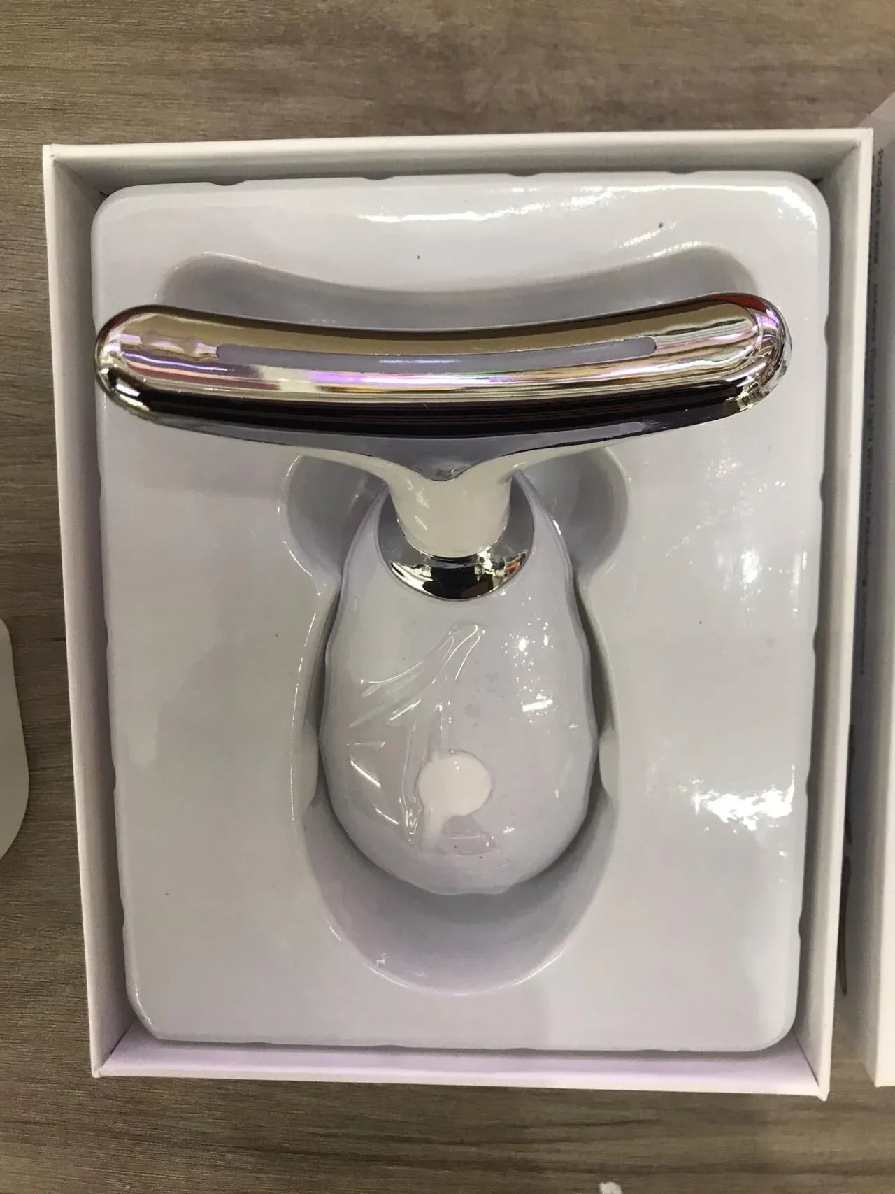 RenuevaTuPiel™ – Masajeador Facial Lifting con Tecnología EMS y Luces LED